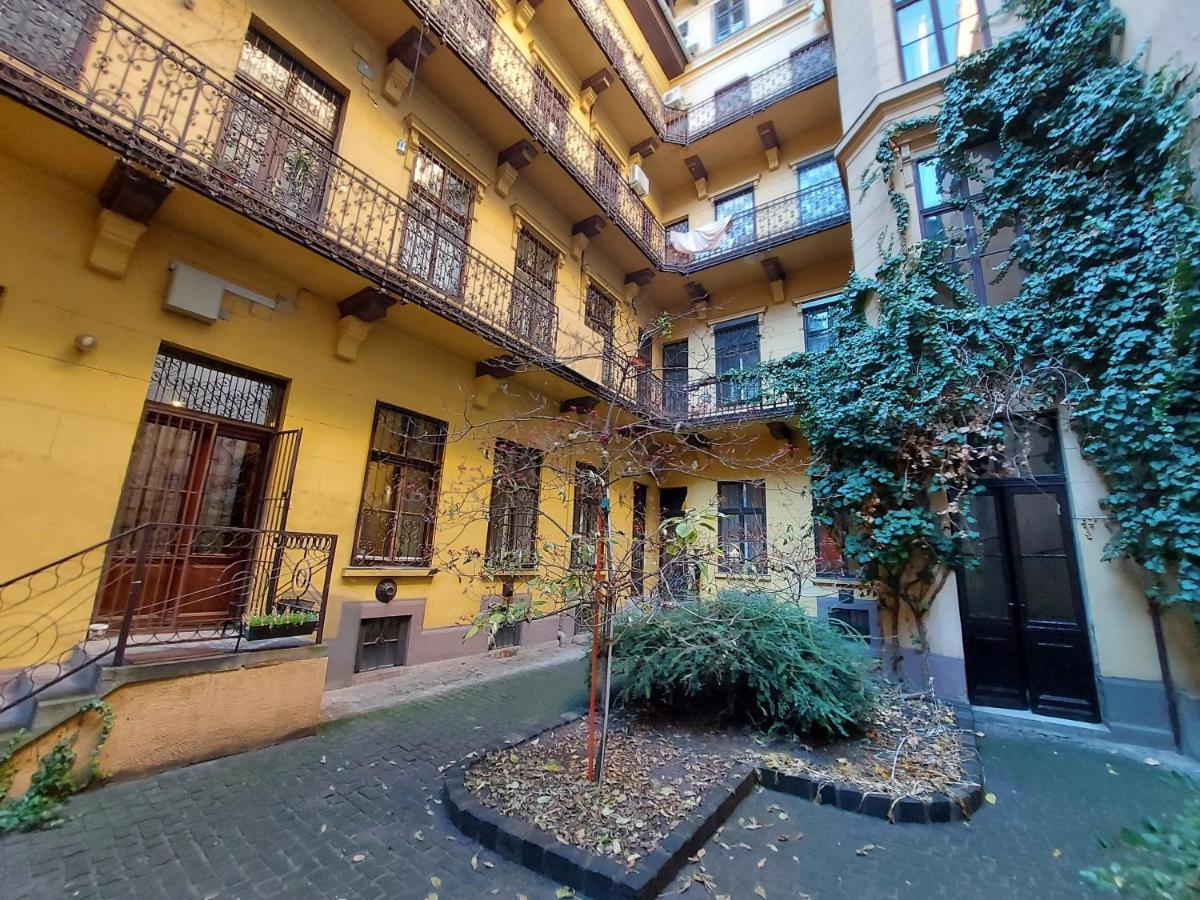 The Only Way Is Up! Apartment Budapest Exterior photo
